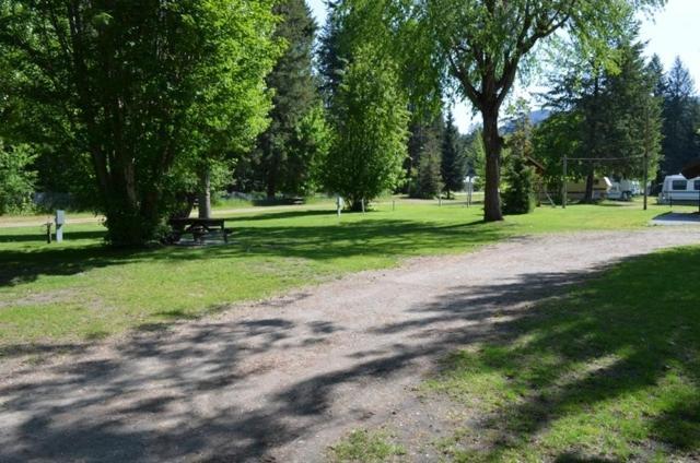 Skands Campground Christina Lake Bagian luar foto