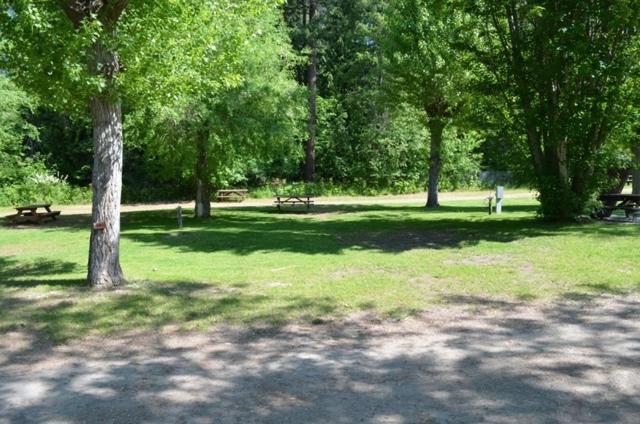 Skands Campground Christina Lake Bagian luar foto