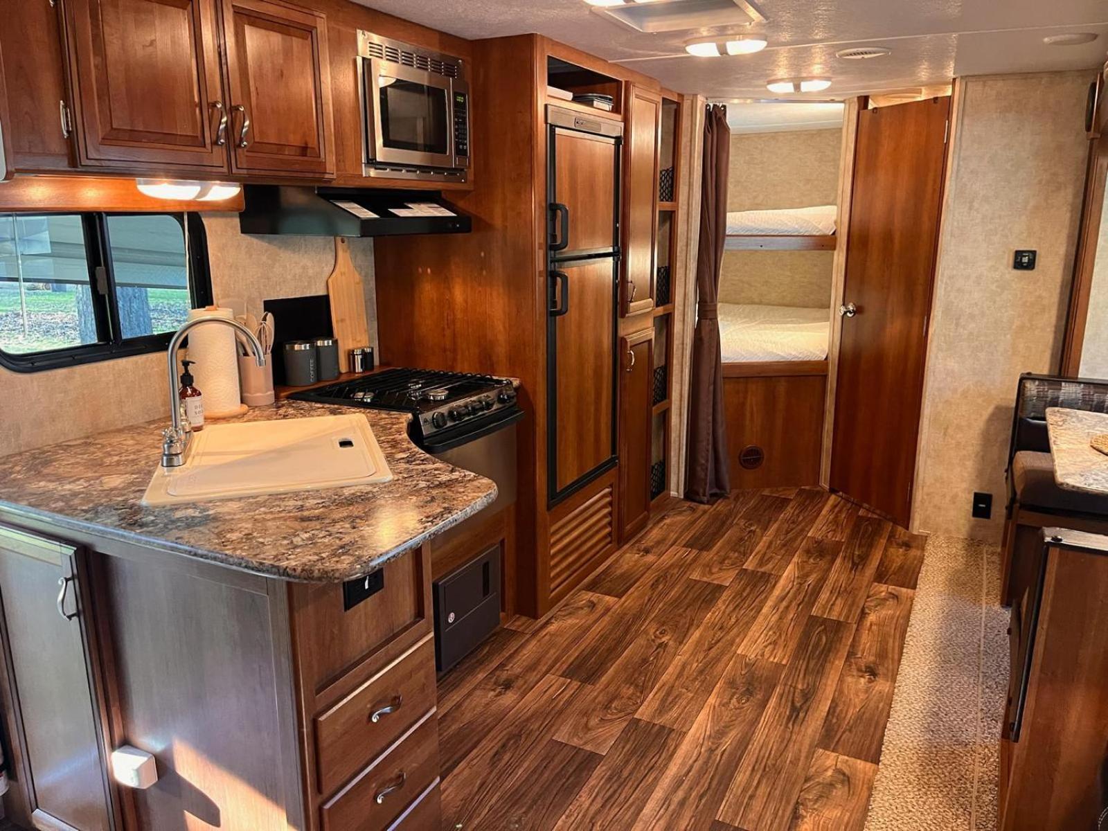 Skands Campground Christina Lake Bagian luar foto
