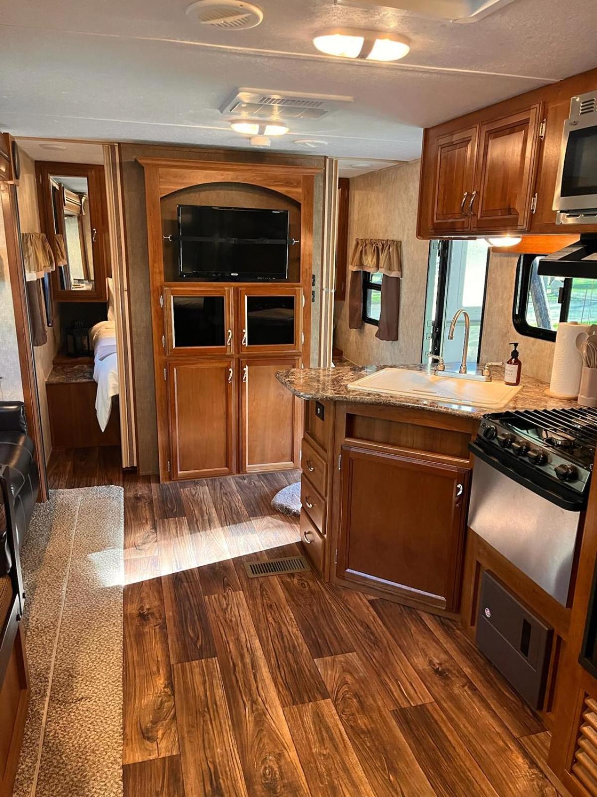 Skands Campground Christina Lake Bagian luar foto